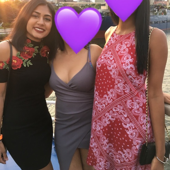 Black embroidered rose mini dress - Picture 3 of 4